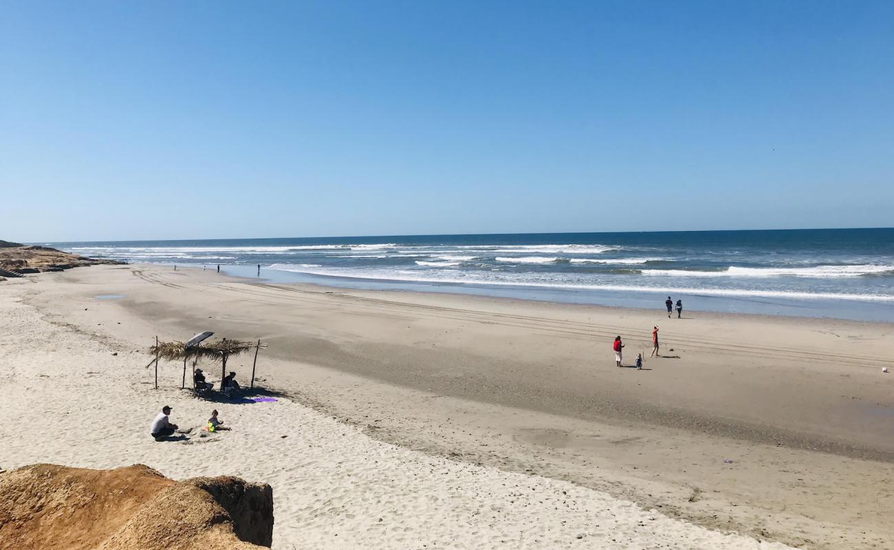 Photo de Celestino beach avec sable gris de surface