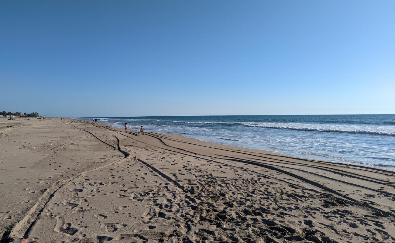 Photo de El Caimanero beach avec sable lumineux de surface