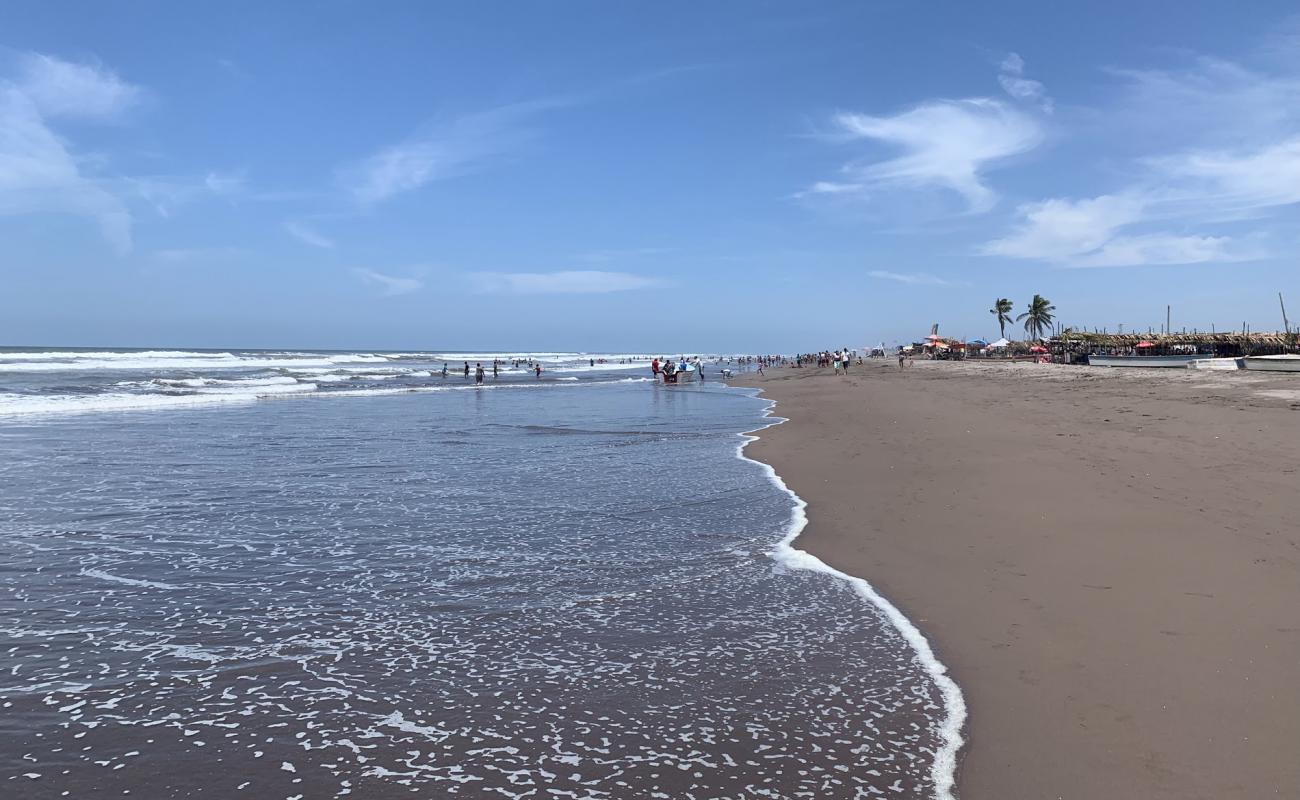 Photo de El Colorado beach avec sable lumineux de surface