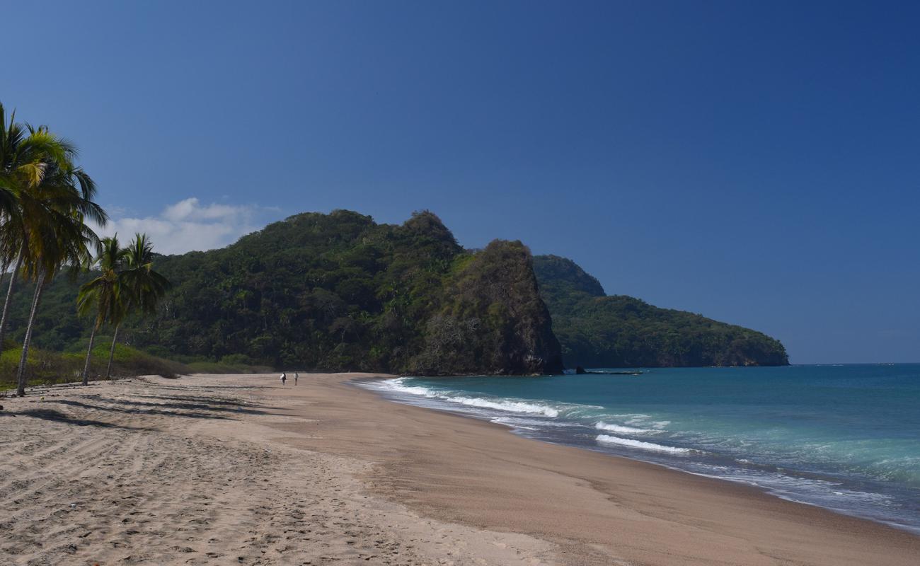 Photo de Plage de Canalán avec sable fin et lumineux de surface