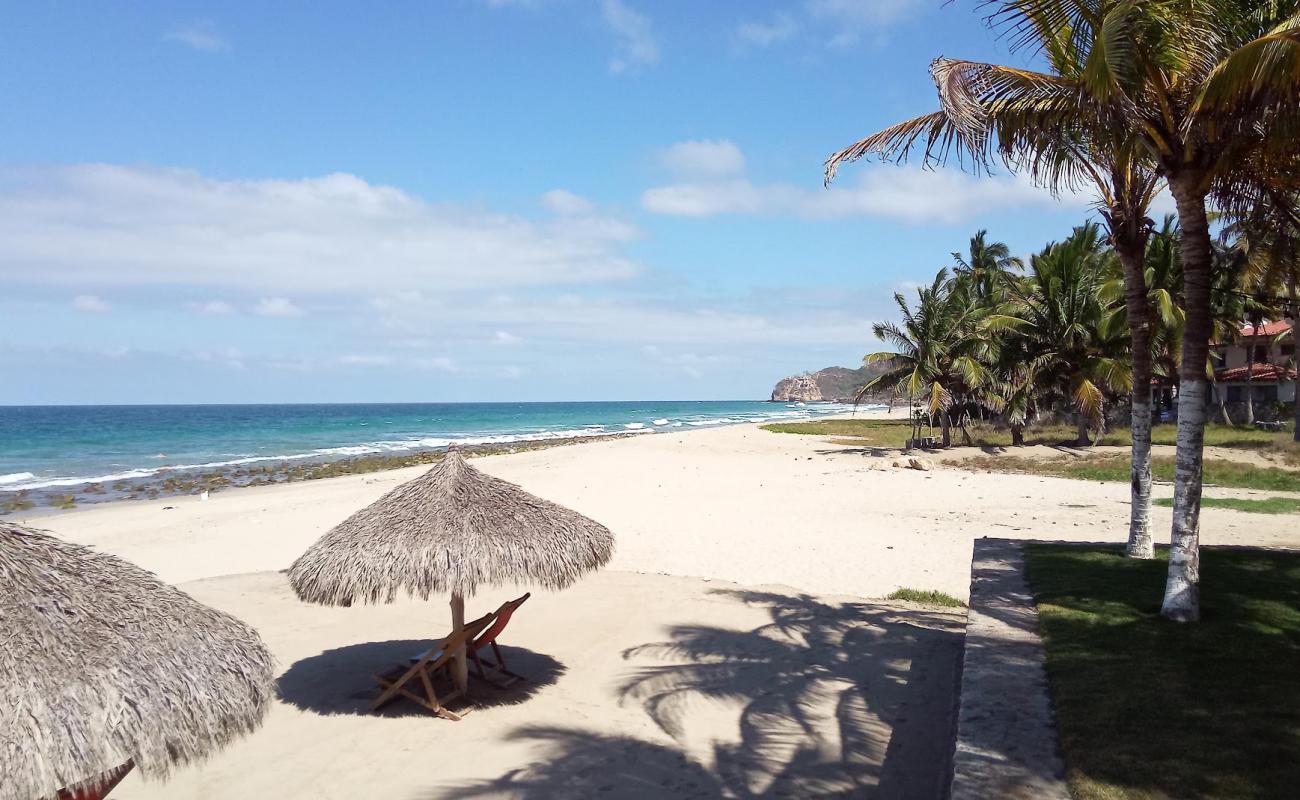 Photo de Litibu beach avec sable beige de surface