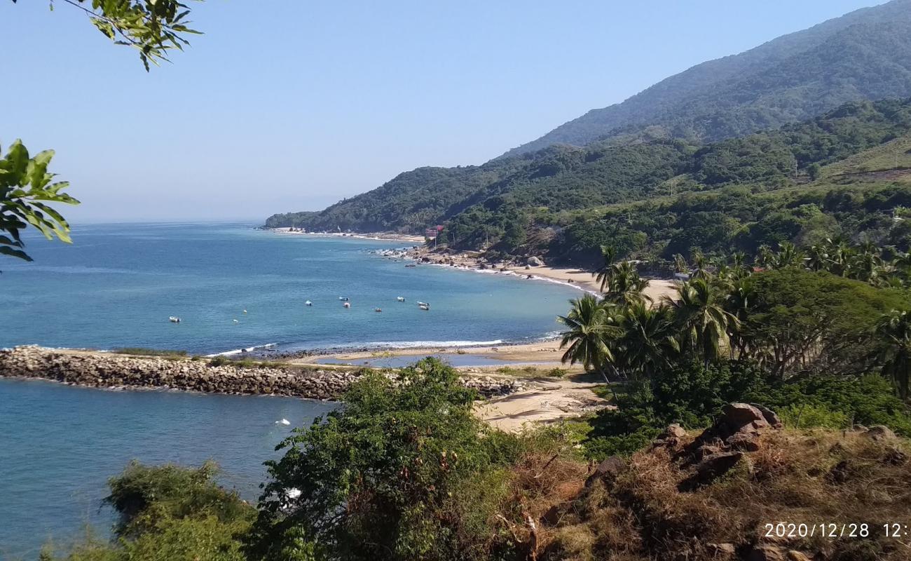 Photo de Chimo beach avec sable brillant et rochers de surface