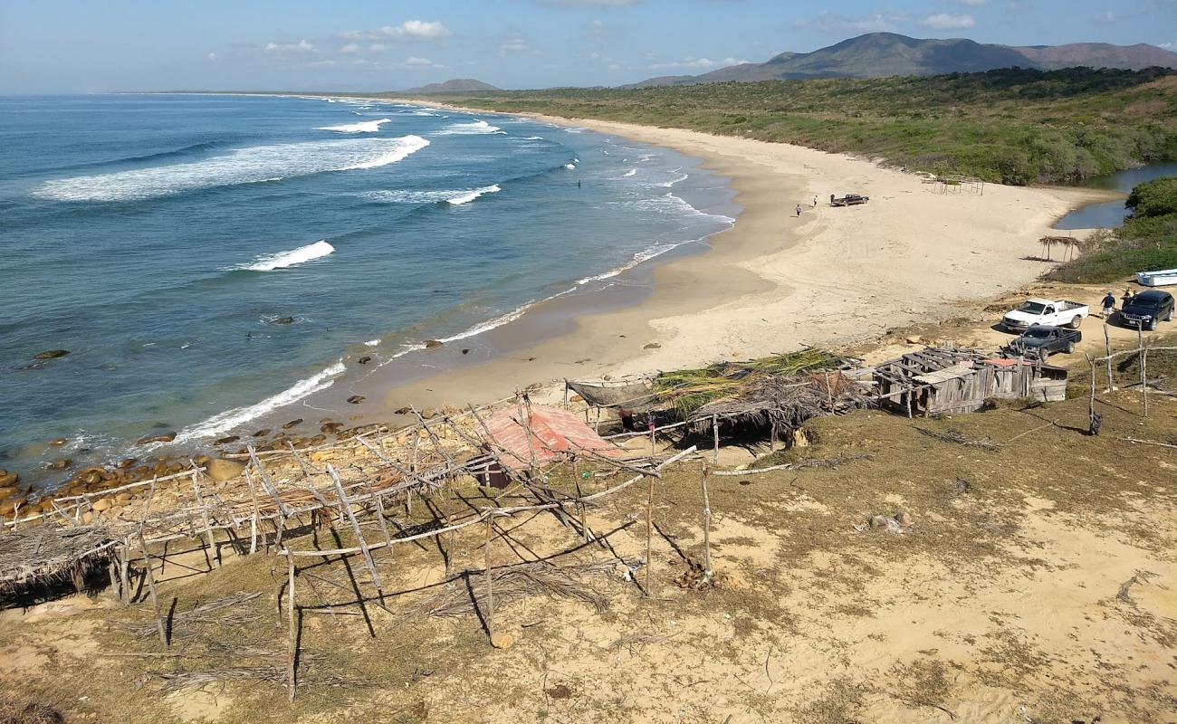 Photo de Penitas beach avec sable lumineux de surface