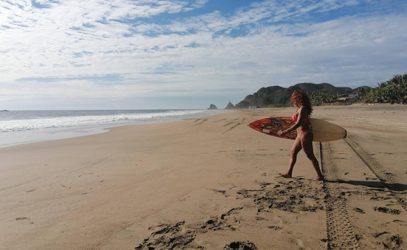 Photo de Brisas beach avec sable gris de surface