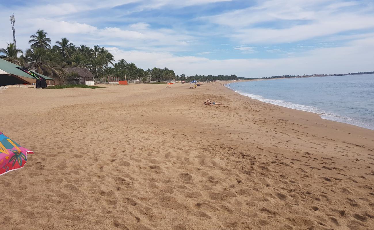 Photo de Playa De Melaque avec sable fin marron de surface