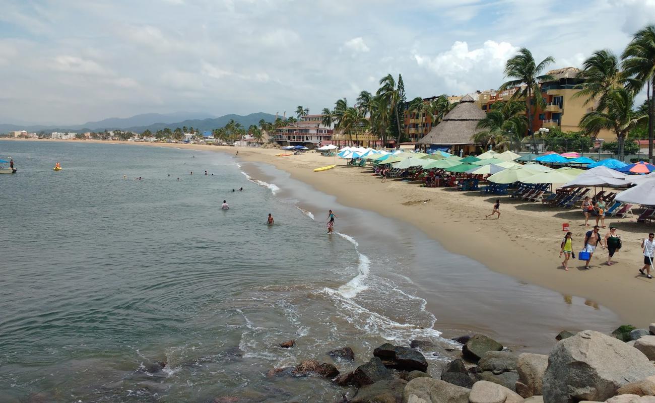 Photo de Playa Las Brisas avec sable brun de surface