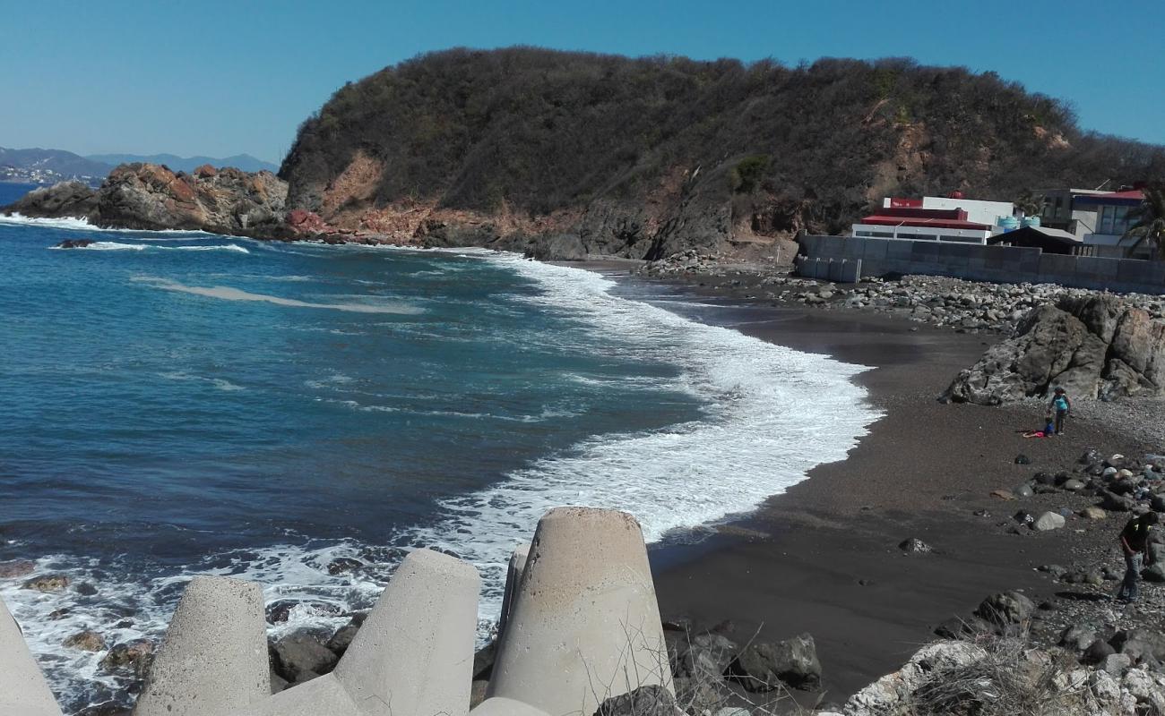 Photo de Playa Ventanas avec sable brun & rochers de surface