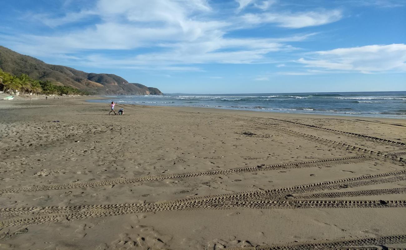 Photo de Municipio de Aquila Beach avec sable brun de surface