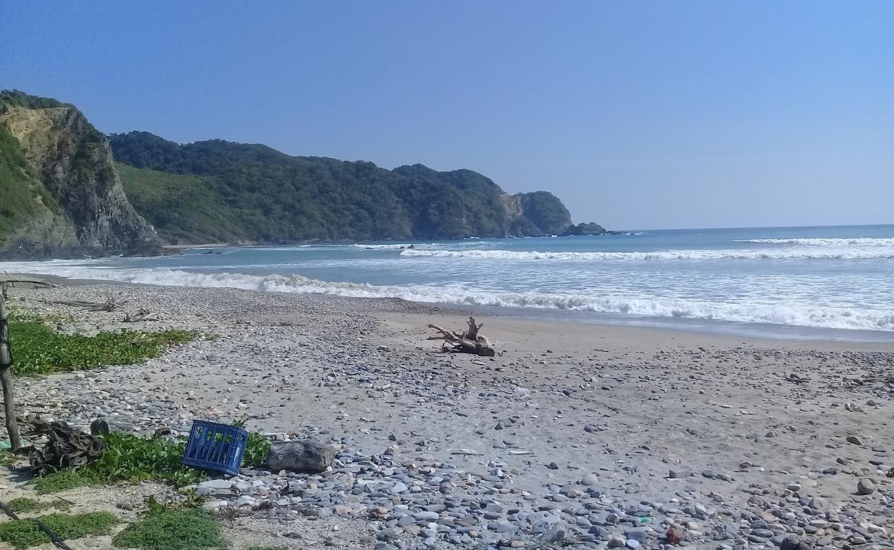 Photo de Playa Zapote de Tizupan avec sable noir & galets de surface
