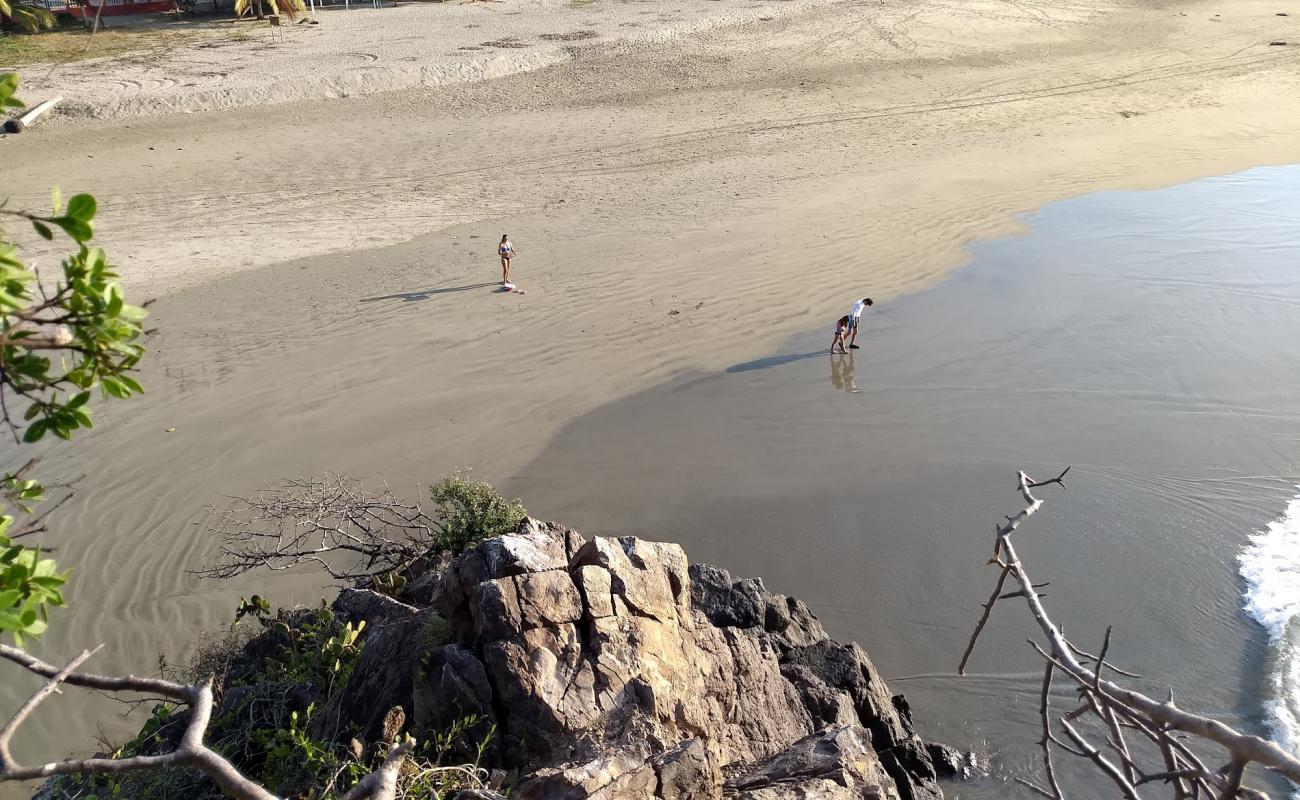 Photo de Playa Chuquiapan avec sable brun de surface