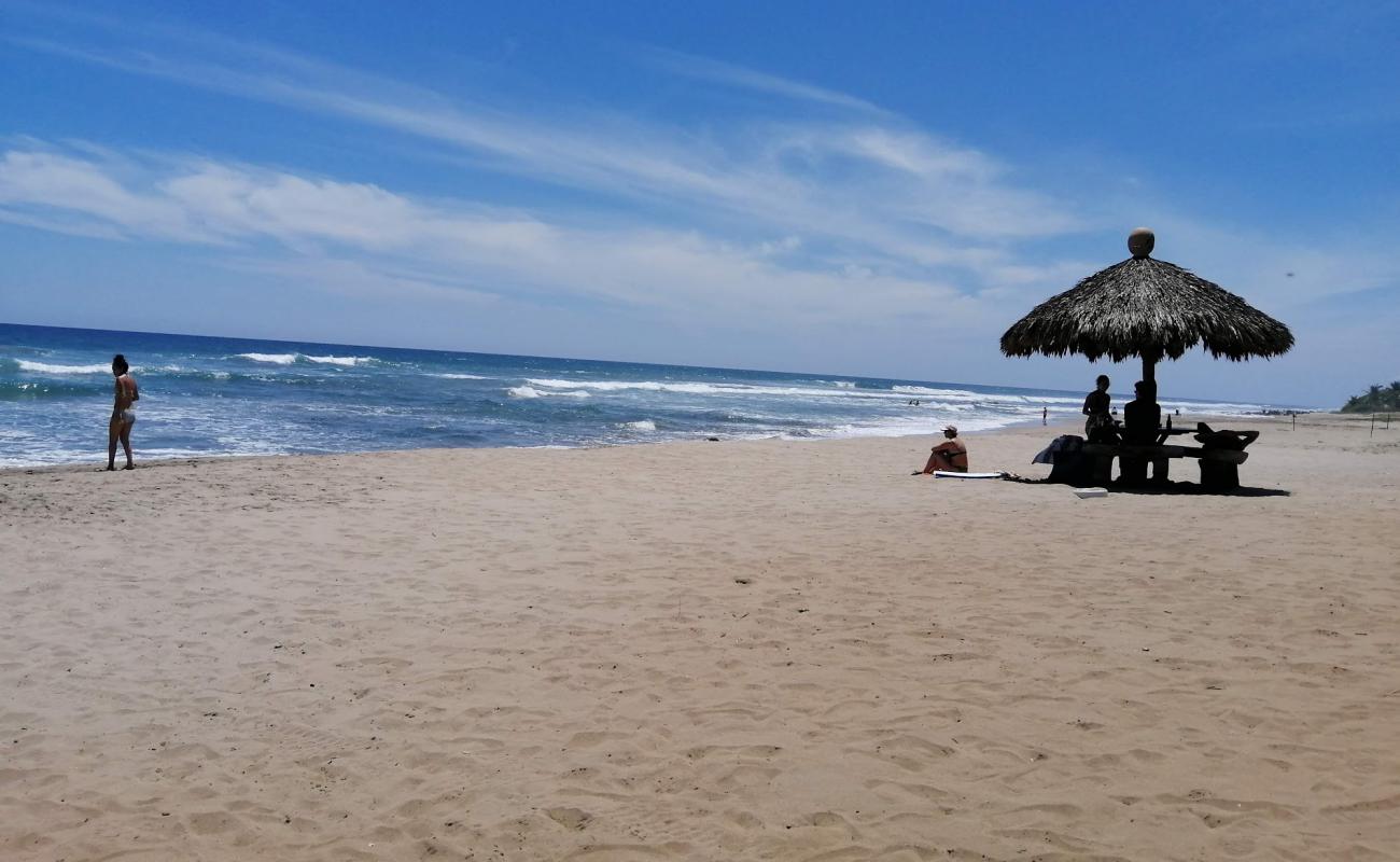 Photo de Playa Majahua avec sable brun de surface