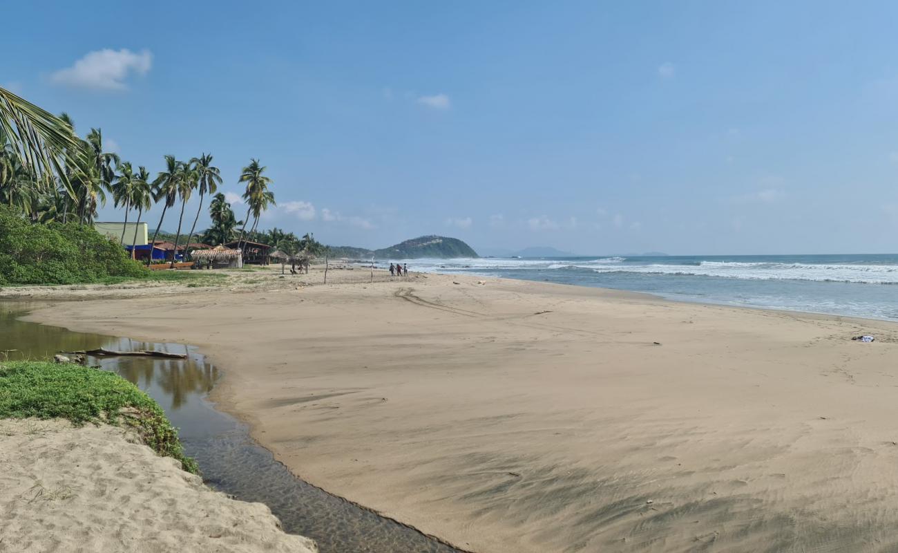 Photo de Playa Troncones avec sable fin et lumineux de surface