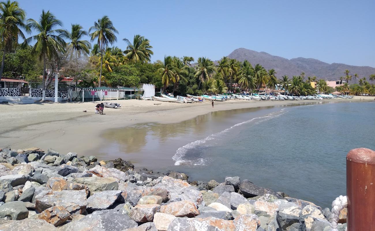 Photo de Zihuatanejo beach avec sable gris de surface