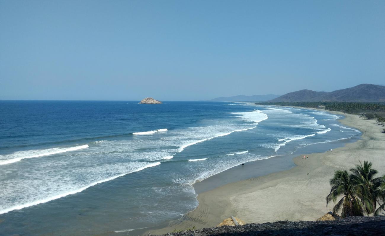 Photo de Playa de Cayaquito avec sable beige fin de surface