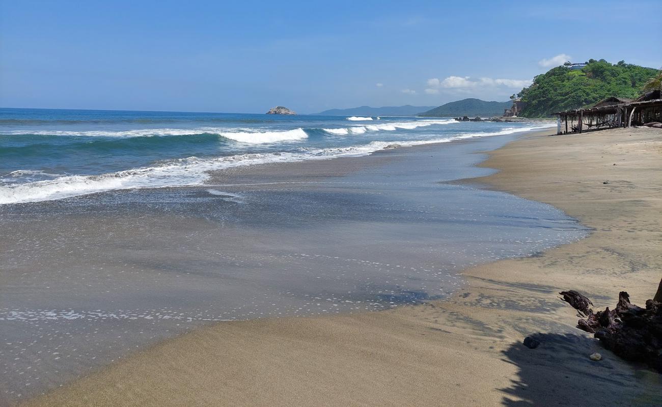 Photo de Playa Ojo De Agua avec sable fin et lumineux de surface