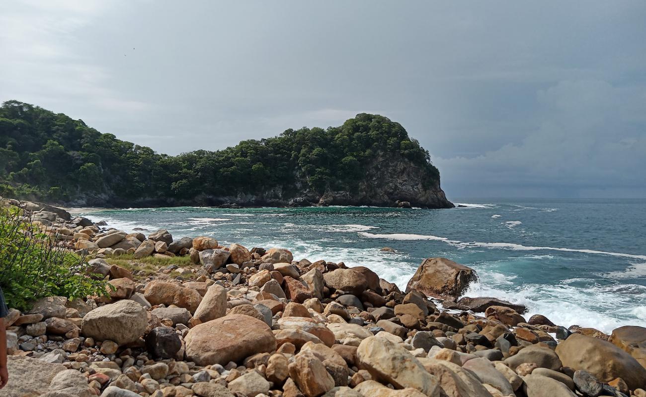 Photo de Playa Las Monjitas avec sable beige & pierres de surface