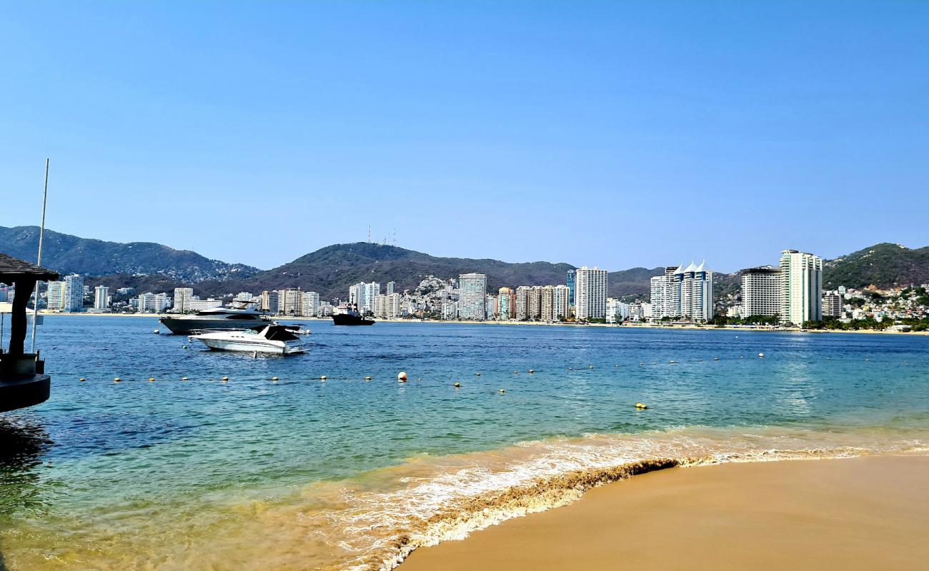 Photo de Playa del Secreto avec sable beige de surface