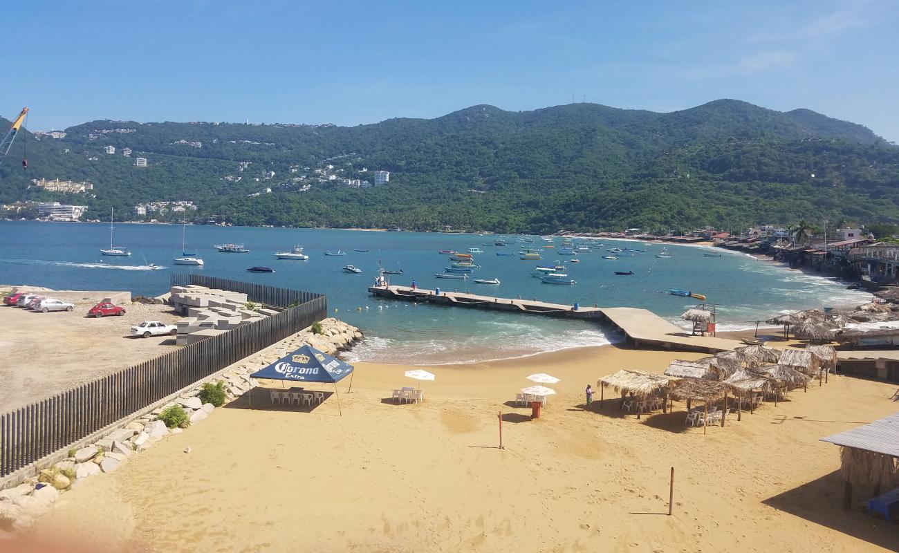 Photo de Playa Hermosa avec sable beige de surface