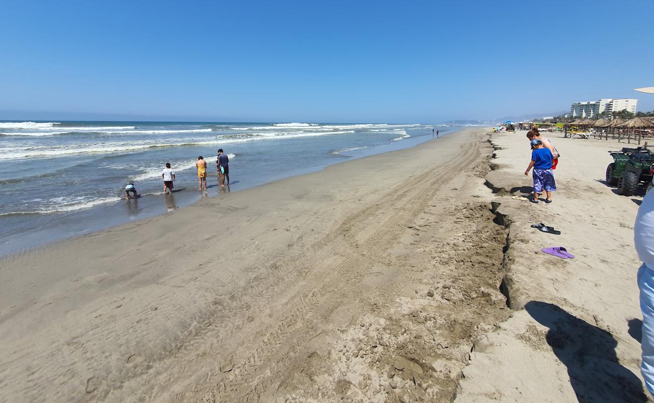 Photo de Playa La Bonfil avec sable beige fin de surface