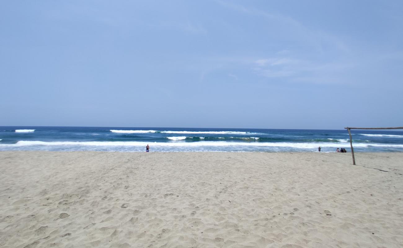 Photo de Playa El Dorado avec sable lumineux de surface