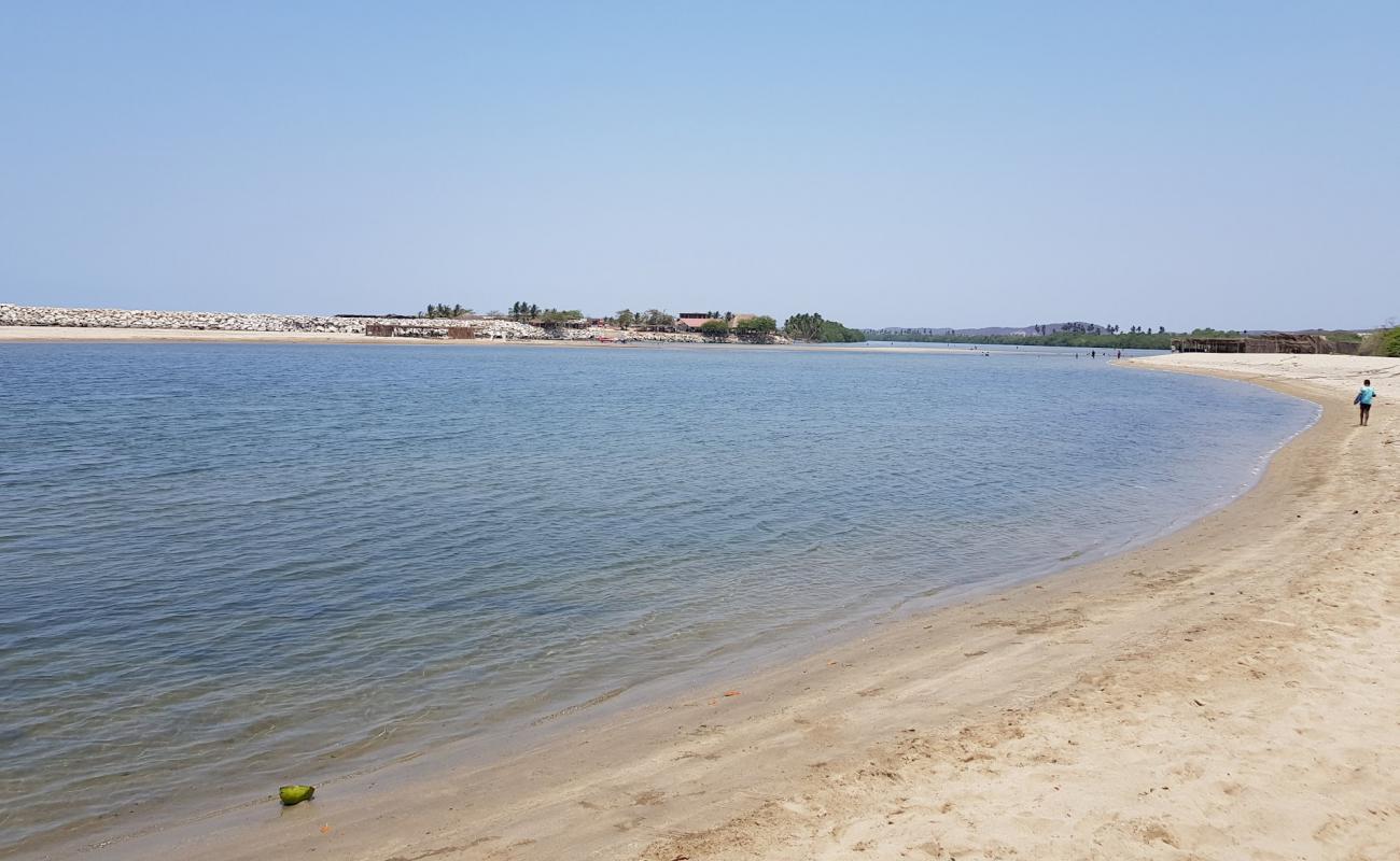 Photo de Playa Banco de Oro avec sable lumineux de surface