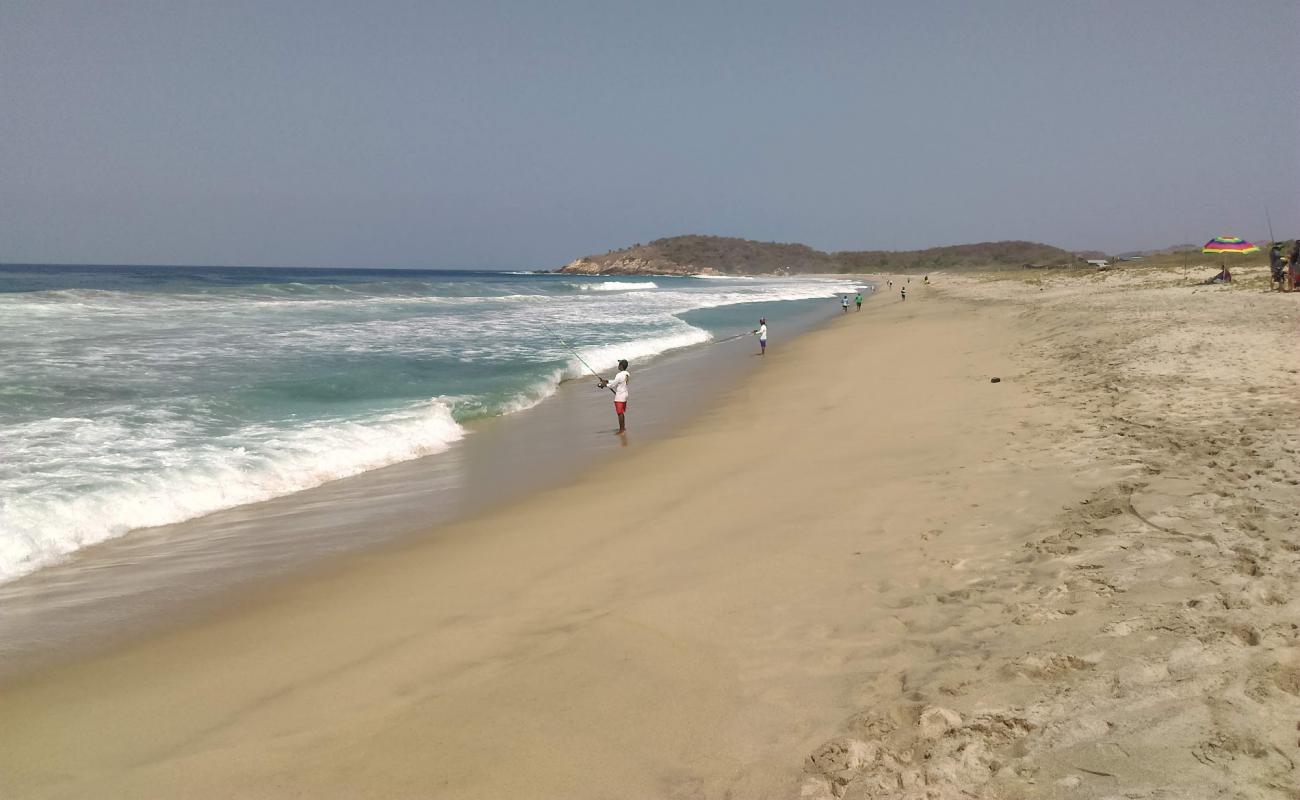 Photo de Playa la Encomienda avec sable lumineux de surface