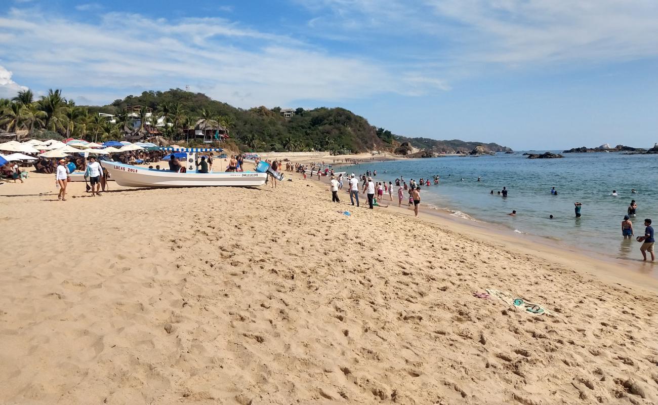 Photo de Playa Zipolite avec sable fin et lumineux de surface