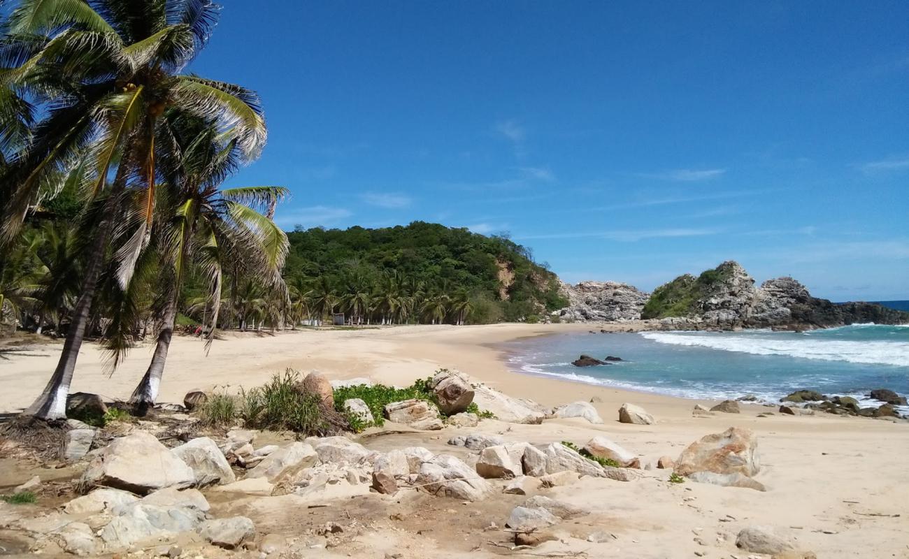 Photo de Tembo beach avec sable fin et lumineux de surface