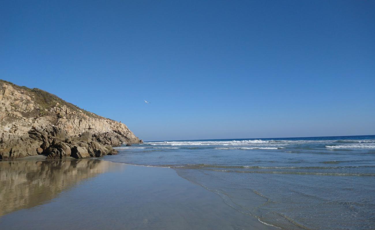 Photo de Mojon beach avec sable lumineux de surface