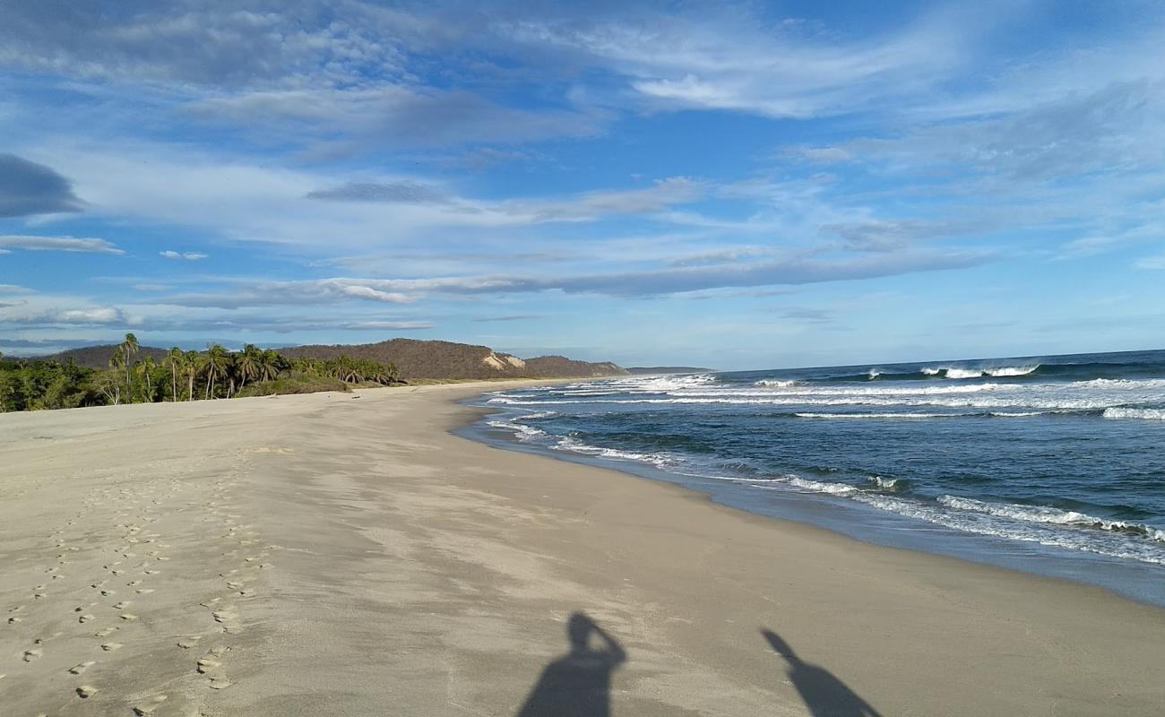 Photo de Barra de La Cruz avec sable fin et lumineux de surface