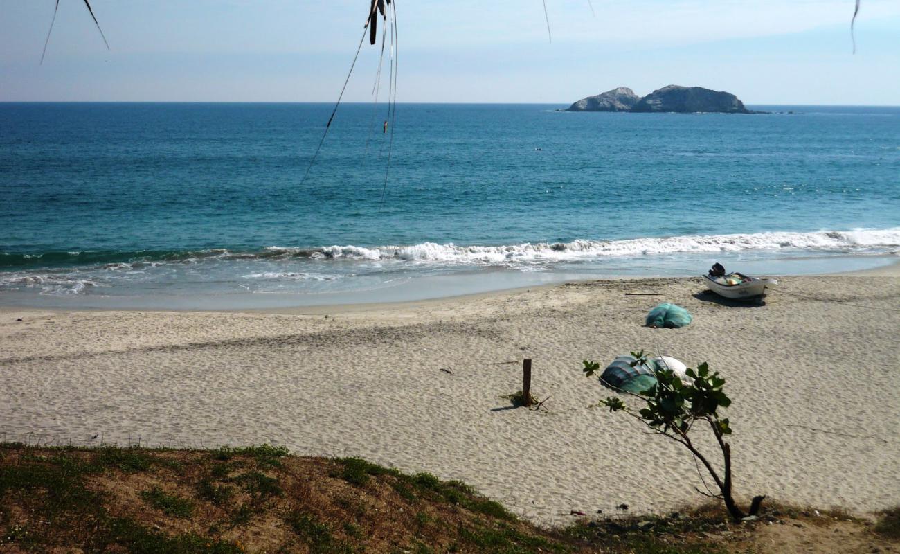 Photo de La Colorada beach avec sable beige de surface