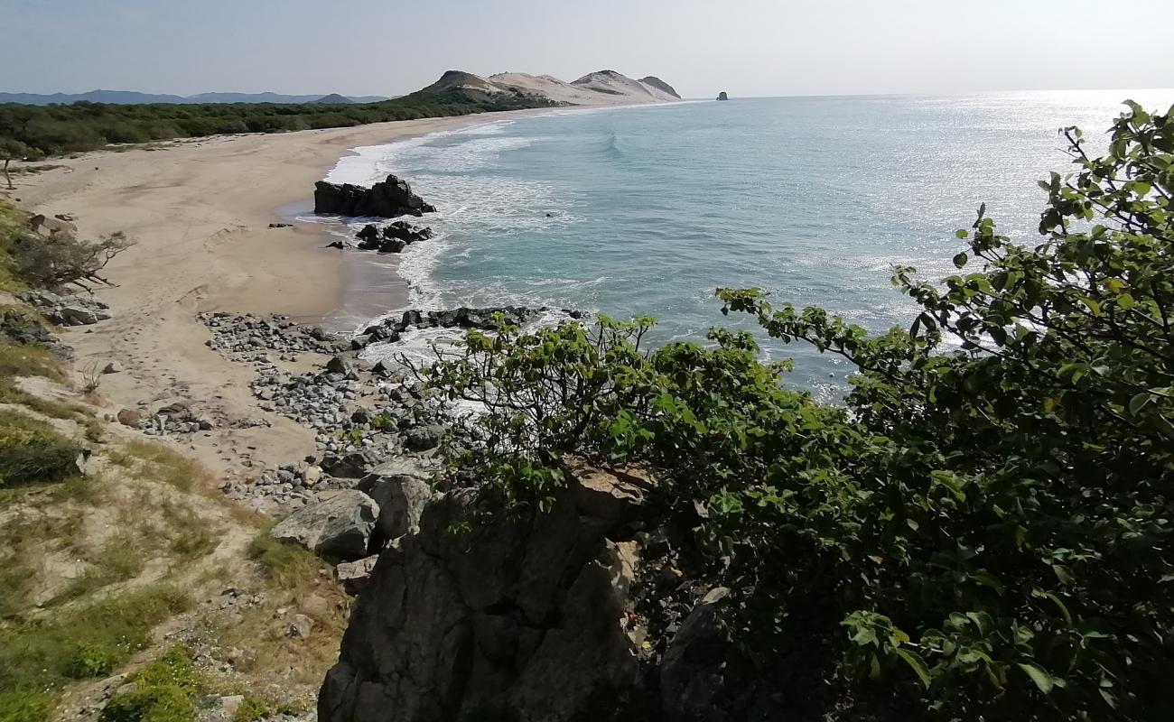 Photo de Escondida beach avec sable gris de surface