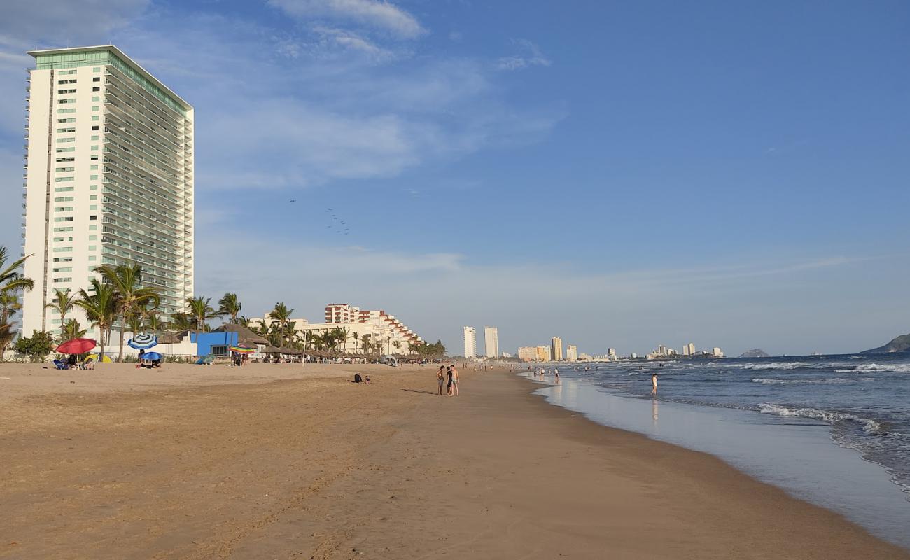 Photo de Plage de Mazatlan avec sable lumineux de surface