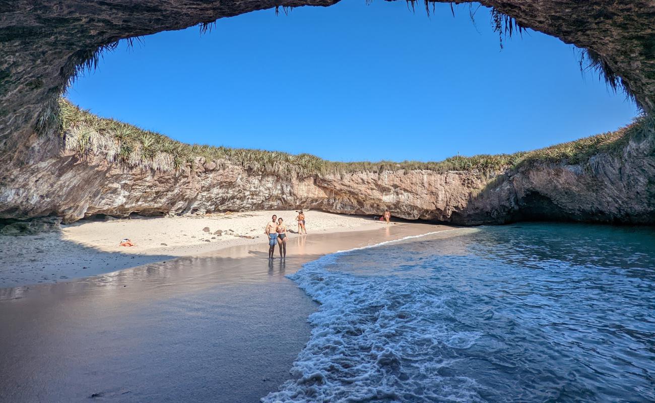 Photo de Playa del Amor (Hidden beach) avec sable beige de surface