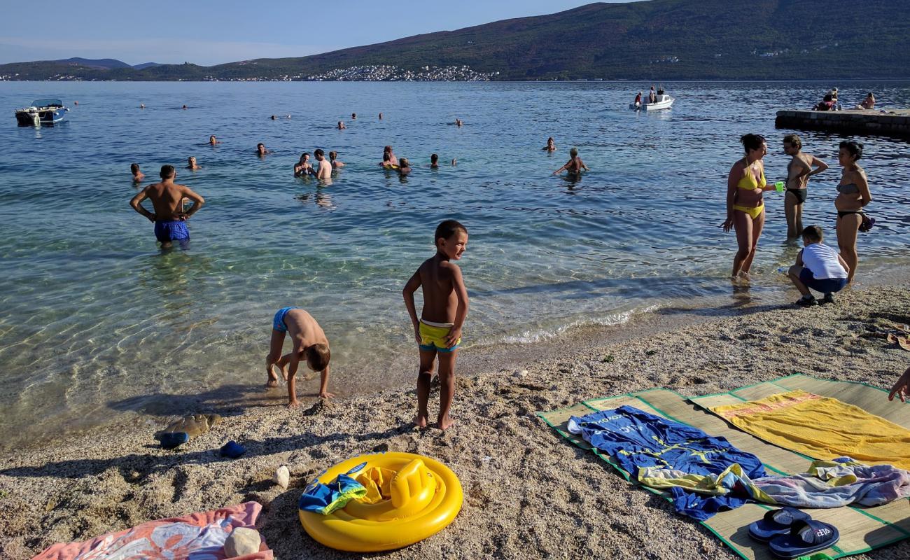 Photo de Plazha Jedro avec caillou fin clair de surface