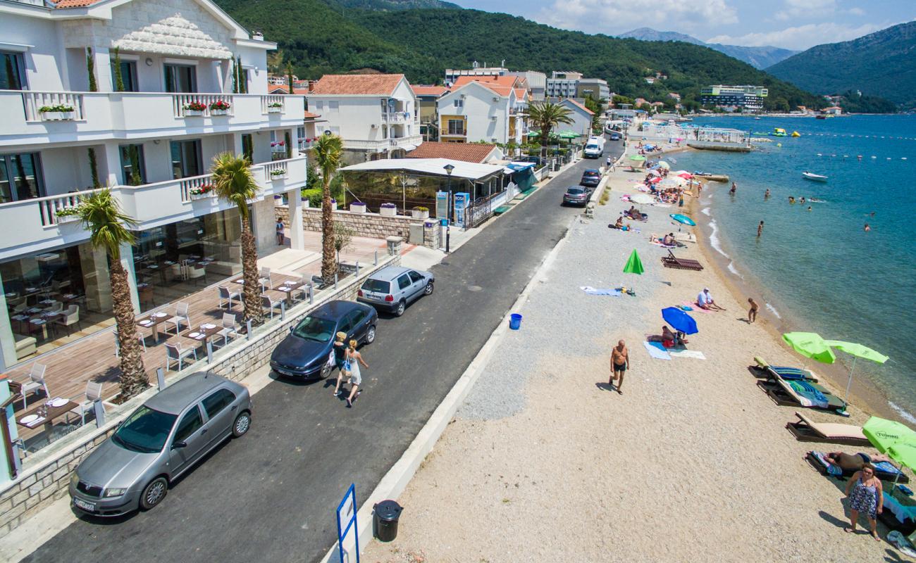 Photo de Bela Rosa beach avec petits galets beige de surface