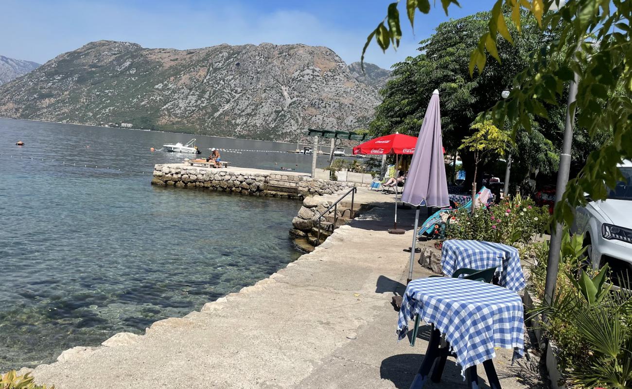 Photo de Pana beach avec galets gris de surface