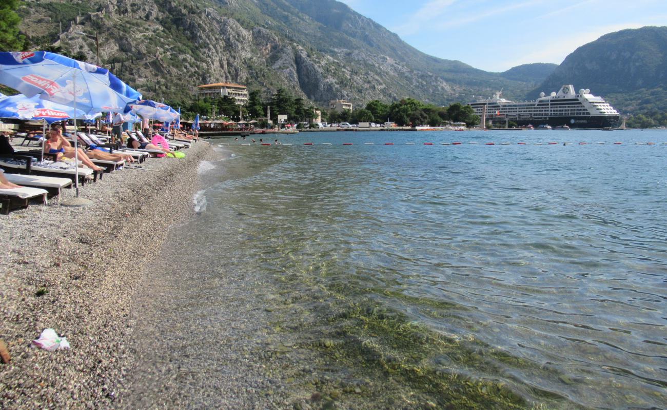 Photo de Kotor beach avec caillou fin clair de surface