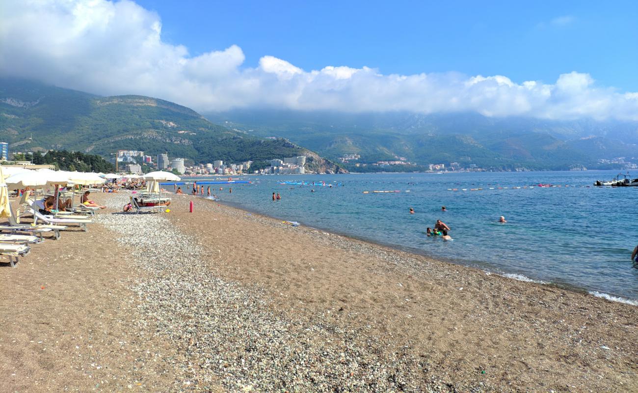 Photo de Becici beach avec caillou gris de surface