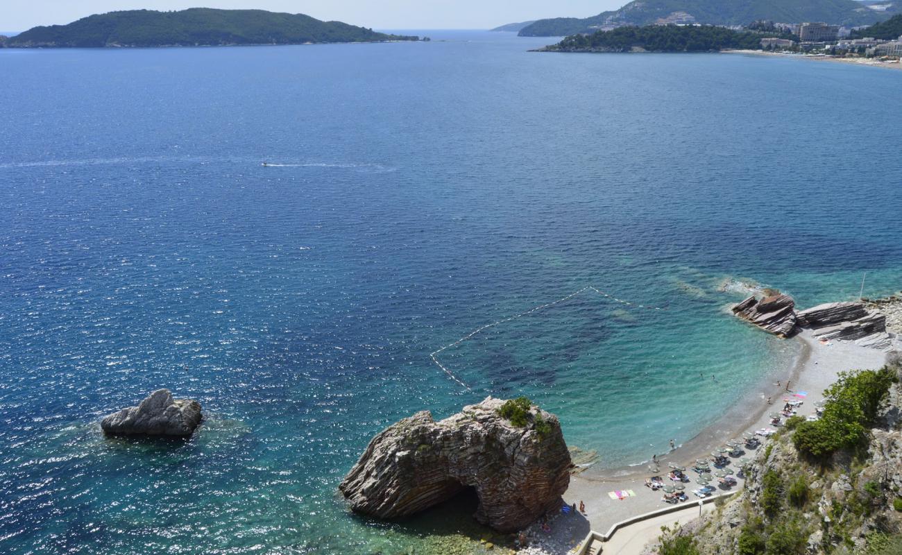 Photo de Rafailovici beach avec galets beige de surface
