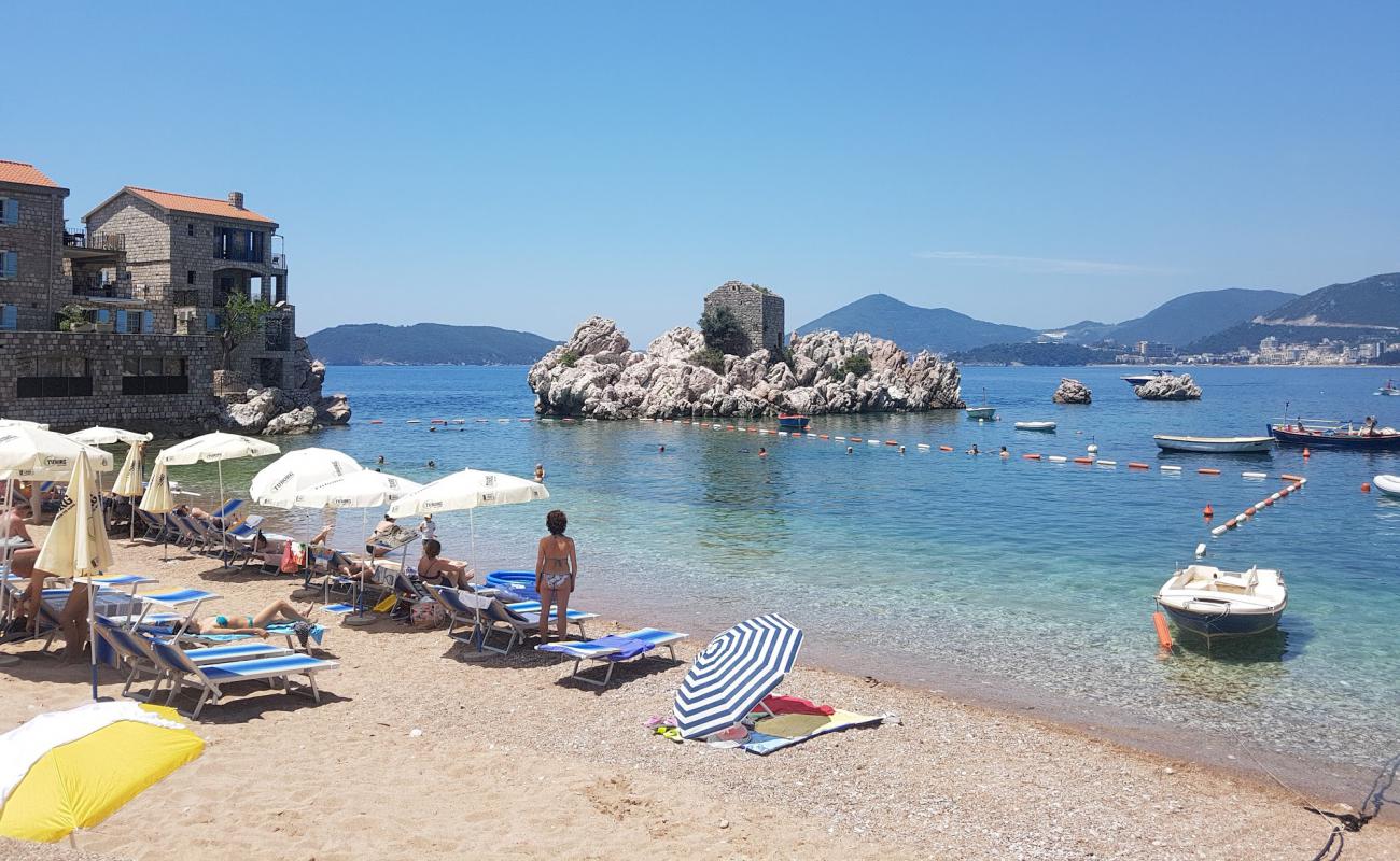 Photo de Przno beach avec sable clair avec caillou de surface