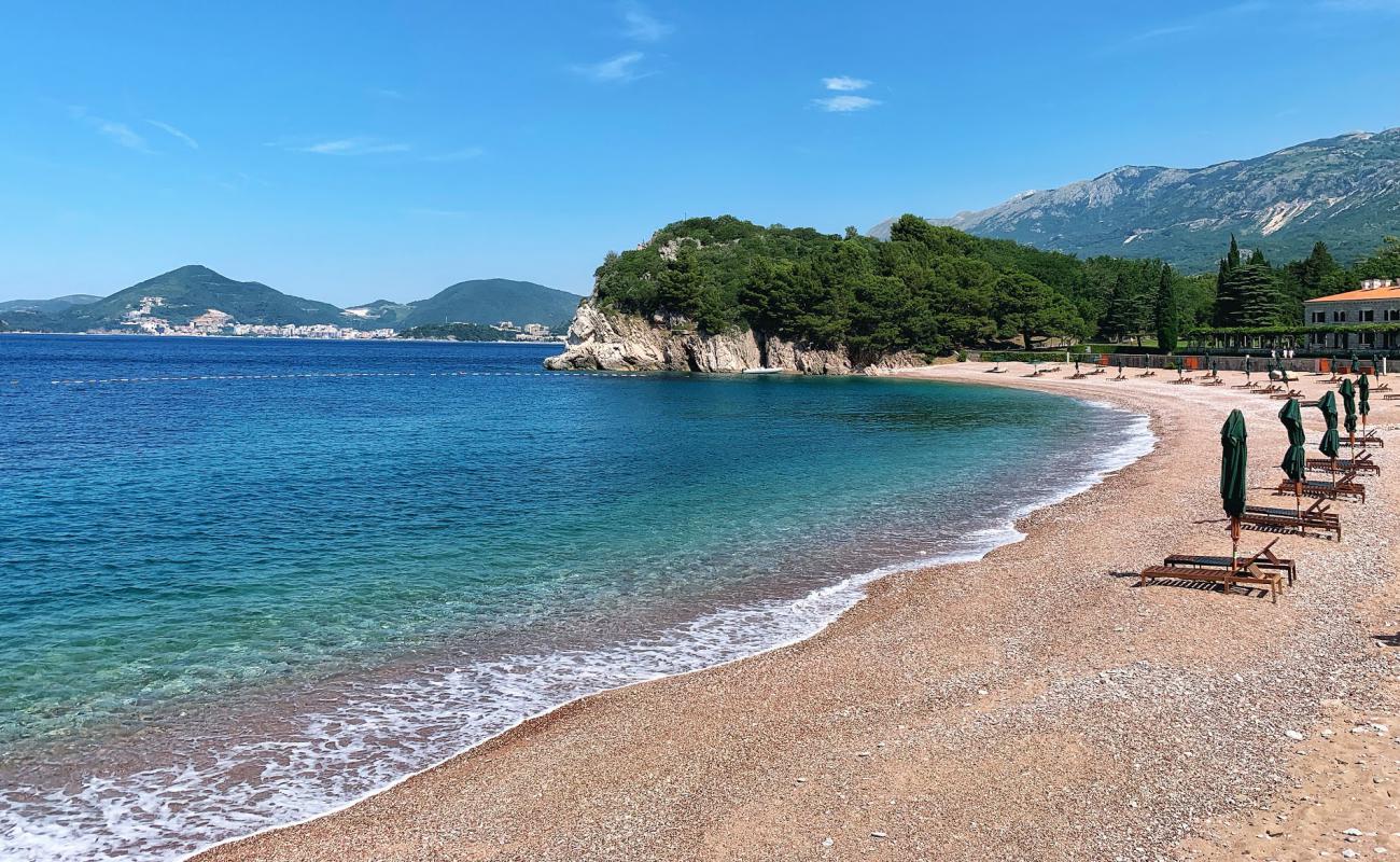 Photo de Plage de Milocer avec sable noir & galets de surface