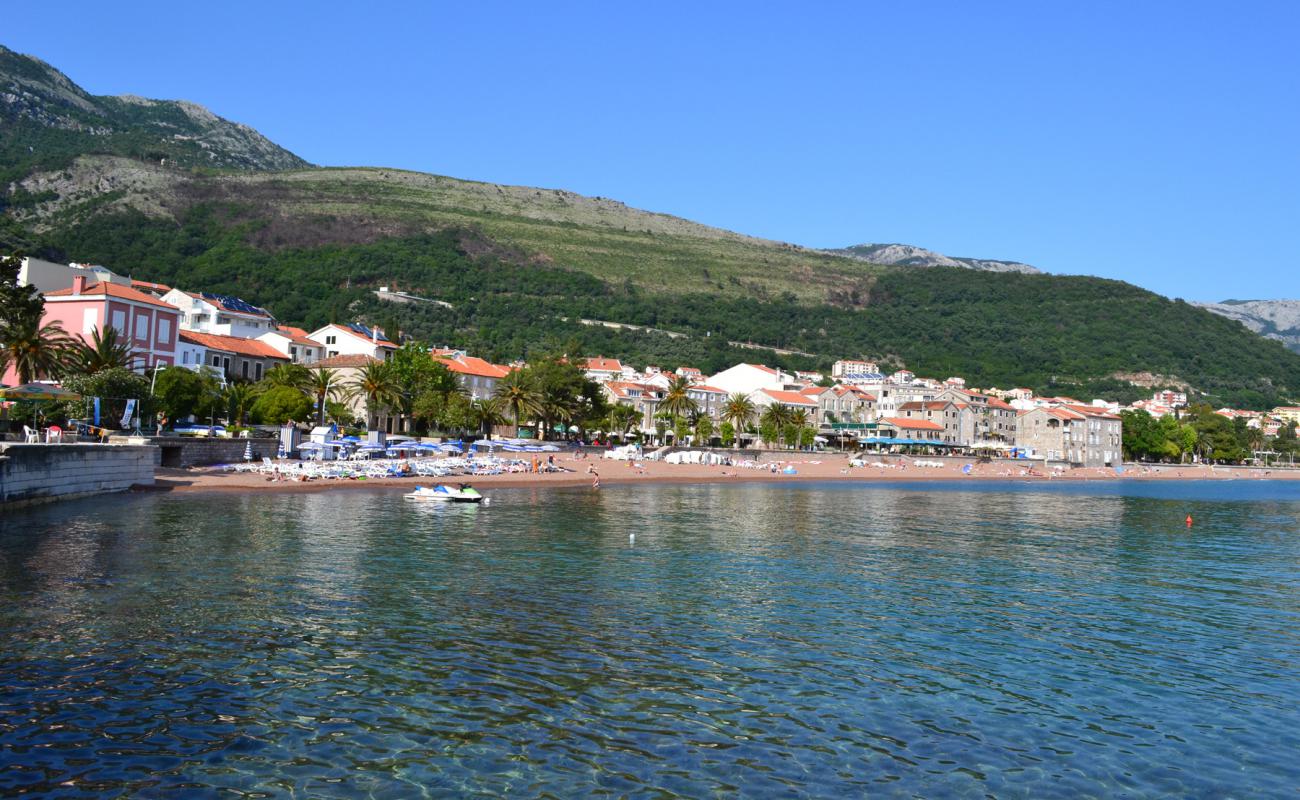 Photo de Petrovac beach avec caillou fin brun de surface