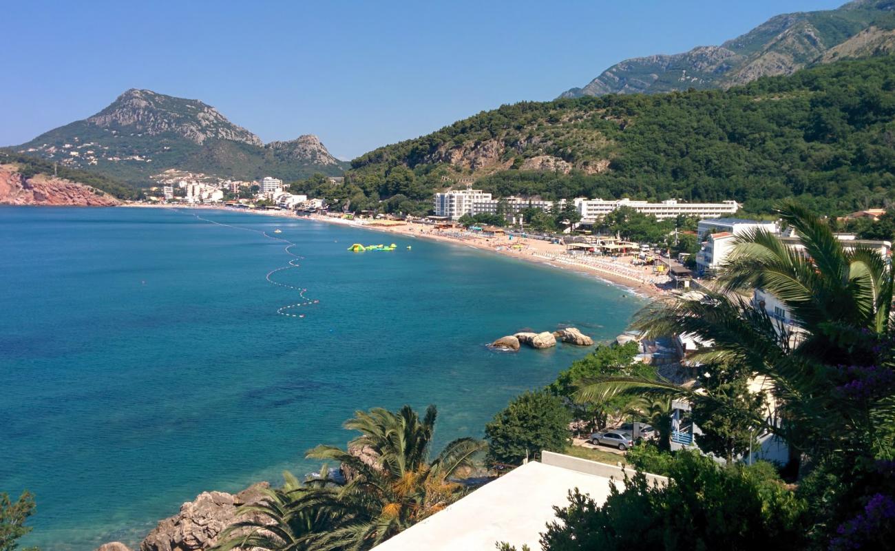 Photo de Sutomore beach avec caillou fin clair de surface