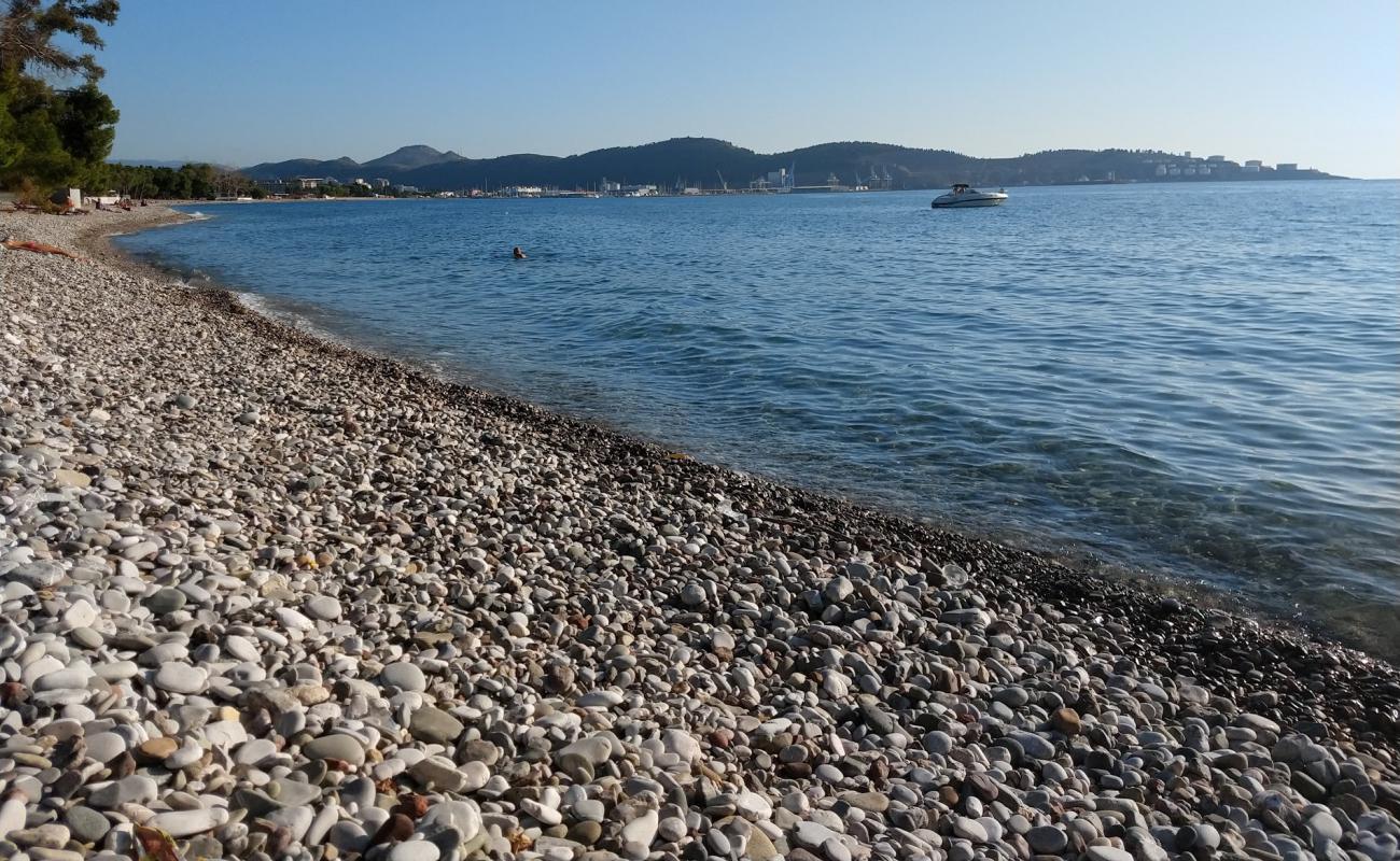 Photo de Mala Plazha avec galets beige de surface