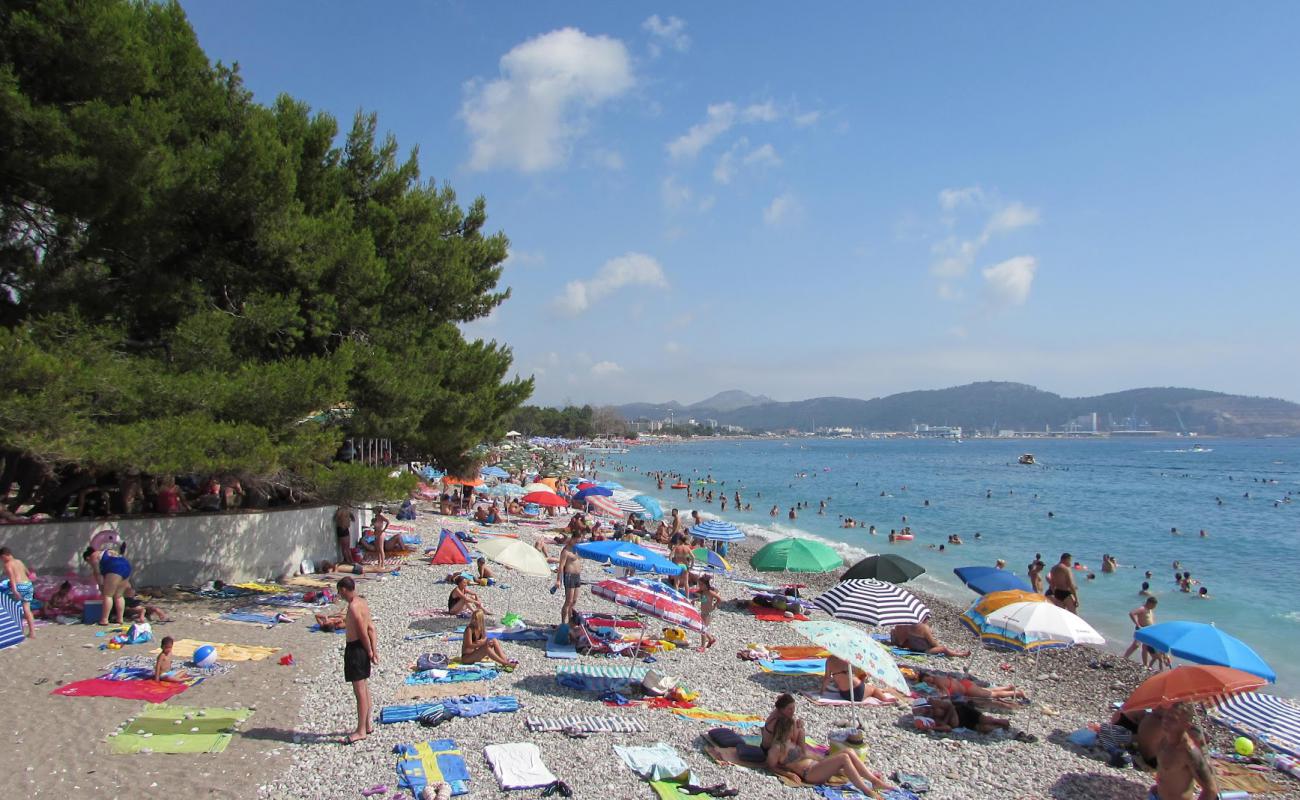 Photo de Miejska beach avec galets beige de surface