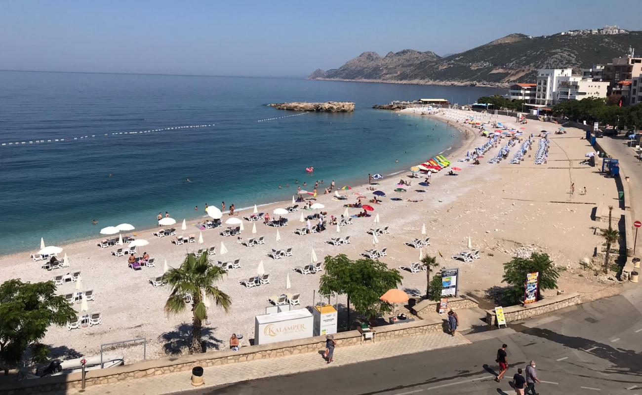 Photo de Veliki Pijesak beach avec caillou fin clair de surface