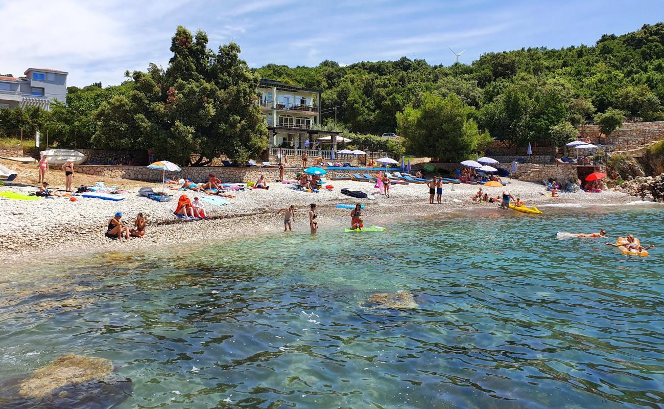 Photo de Paljuskovo Beach avec galets beige de surface