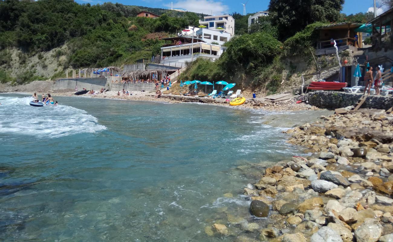 Photo de Kruche Rakita beach avec terrain rocheux de surface