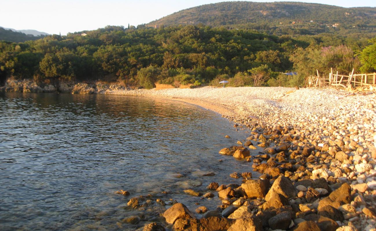 Photo de Kruche Rakita beach II avec caillou clair de surface